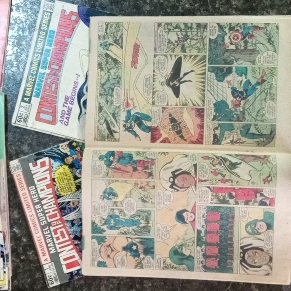 Comic Books - Picture 5 of 5